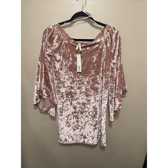True Destiny Off Shoulder Crushed Velvet Dress Small Blush Pink Bell Sleeve‎ - Picture 1 of 5